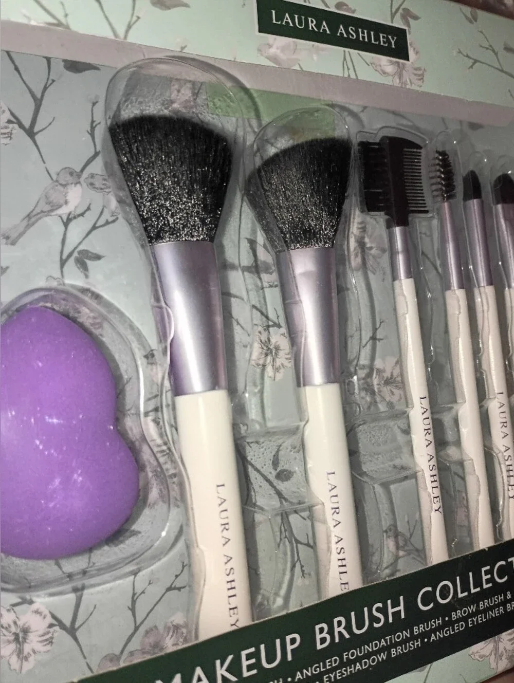 NEW Laura Ashley Purple & White Makeup Brush Set with Purple Sponge